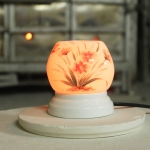 Đèn xông hương tinh dầu vẽ Hoa Lan|Dáng Tam Giác| Sứ Bảo Minh